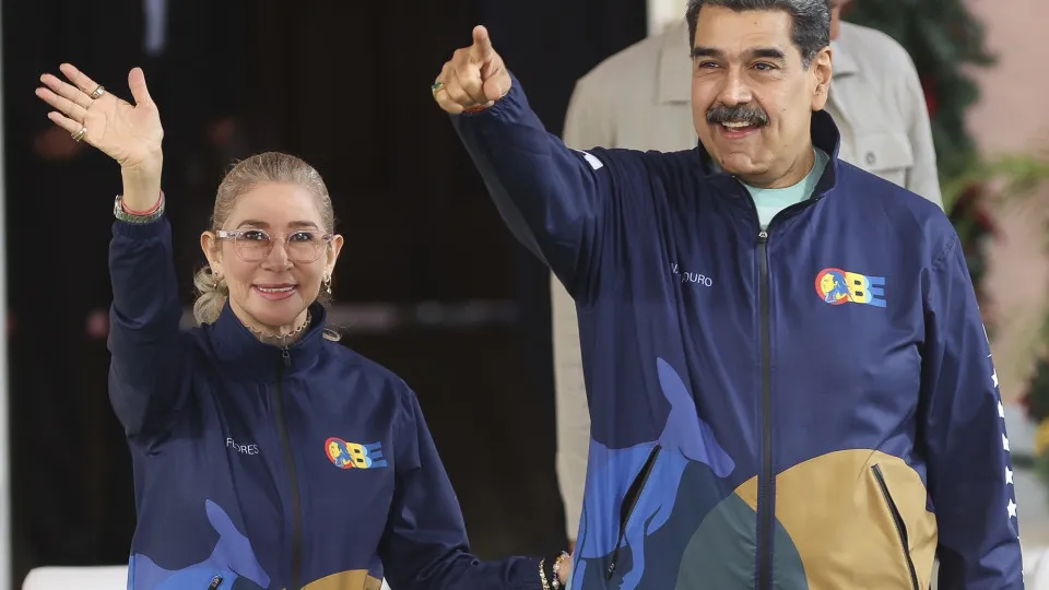Quem é Cilia Flores, a poderosa esposa de Maduro que foi capturada após ataque dos EUA