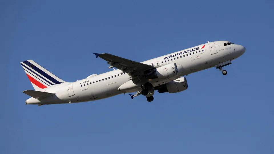 Bebê morre após sofrer parada cardiorrespiratória em voo da Air France