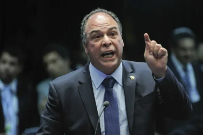 PF mira ex-senador Fernando Bezerra Coelho e filho em operação sobre suspeita de desvio de emendas