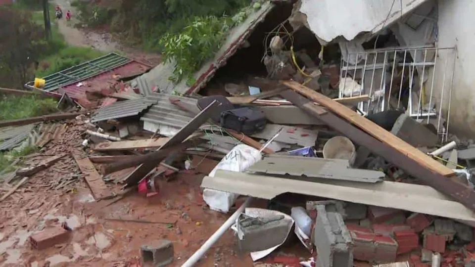 MG: sobe para 36 o número de mortes provocadas por chuvas em Juiz de Fora e Ubá