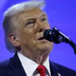 Diante de juízes da Suprema Corte, Trump critica queda das tarifas em discurso no Congresso