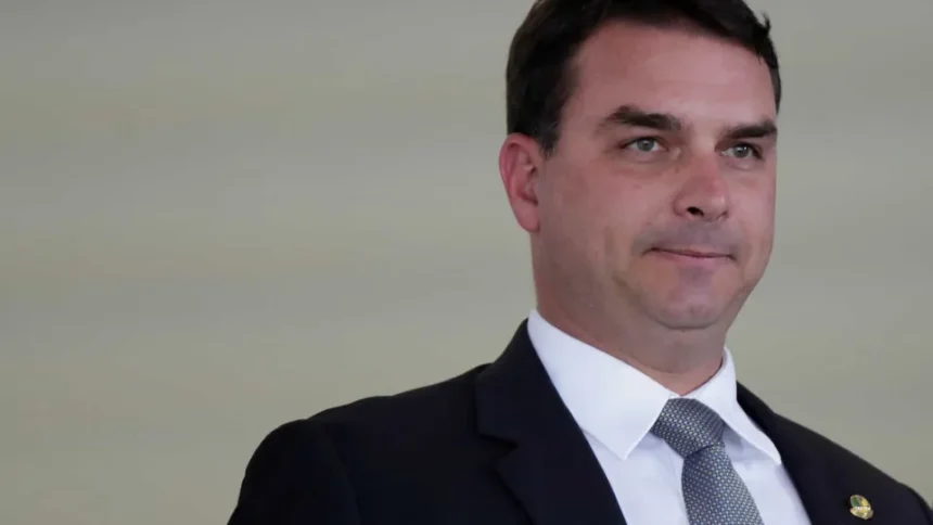 Anotações do PL sobre palanques de Flávio sugerem troca de vice de Tarcísio e risco em MG