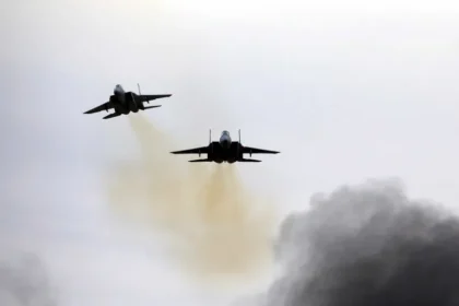 EUA enviam supercaças a Israel antes de negociar com o Irã