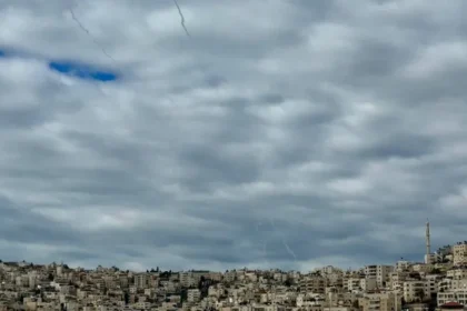 Irã revida e lança mísseis contra Israel após ataque dos Estados Unidos