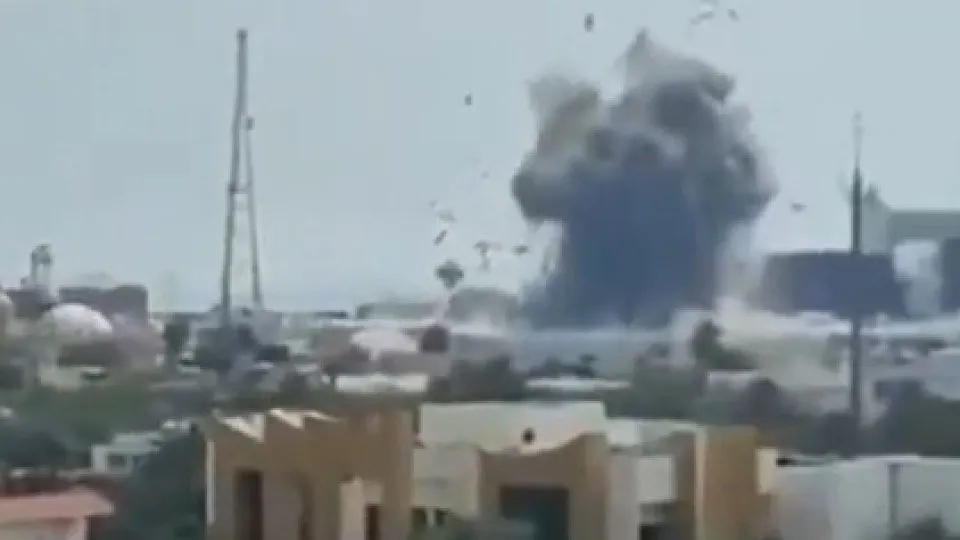 Vídeo mostra momento em que Irã ataca base naval americana no Bahrein