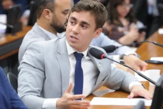 Flávio Bolsonaro diz que Nikolas não quer ser candidato ao Governo de Minas Gerais