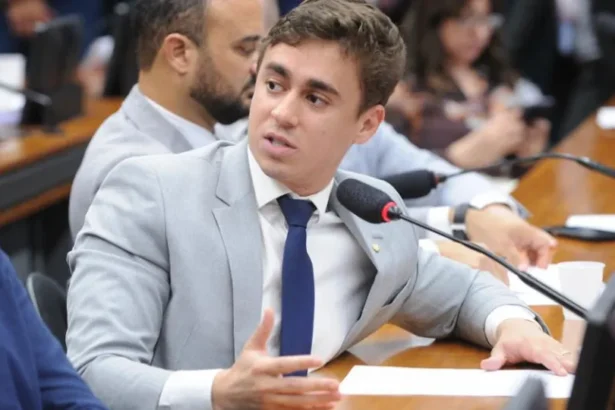 Flávio Bolsonaro diz que Nikolas não quer ser candidato ao Governo de Minas Gerais