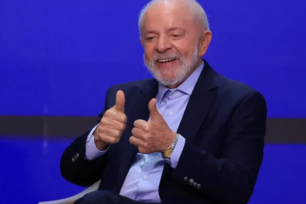 Lula barra participação de ministros no desfile de Carnaval em sua homenagem