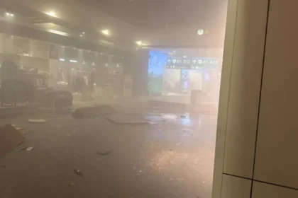 Ataque deixa um morto e sete feridos no aeroporto de Abu Dhabi