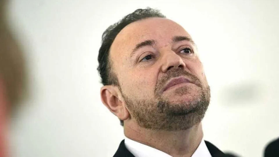 Presidente do PT diz que Flávio Bolsonaro é