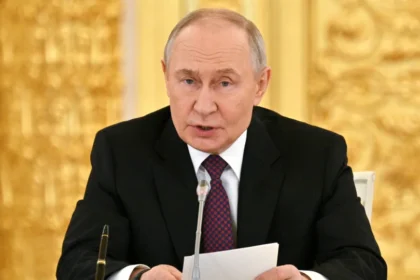 Putin lamenta morte de Ali Khamenei: