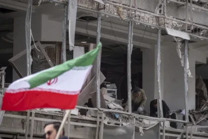 Irã promete que inimigos não estarão a salvo