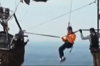 Balão atinge torre e deixa casal preso a 300 metros de altura nos EUA