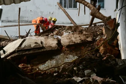 Porteirinha (MG) retira moradores de casa após risco de rompimento de barragem de captação de água
