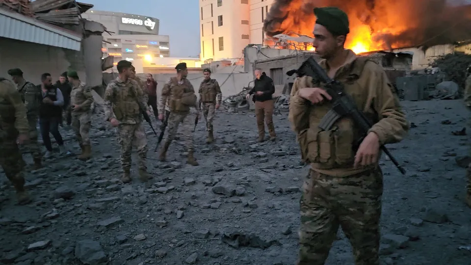 Israel amplia invasão do Líbano, e 30 mil são forçados a deixar suas casas