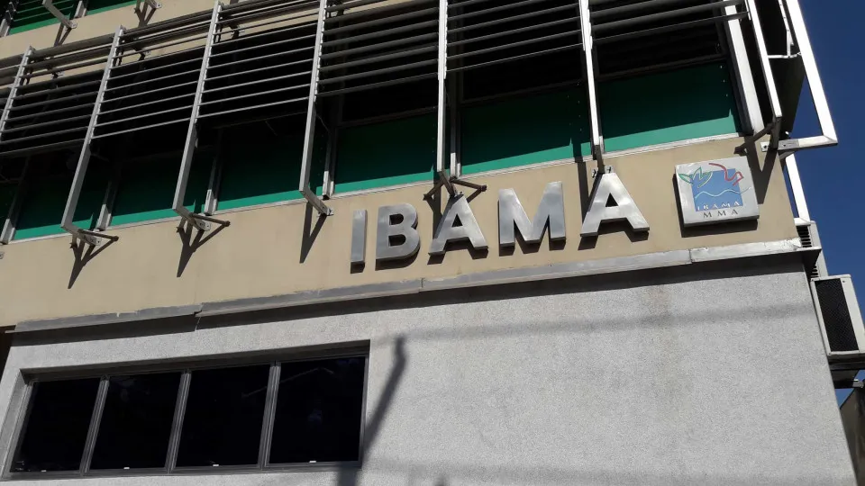 Ibama multa governo do Paraná em R$ 2,5 milhões por poluição no litoral