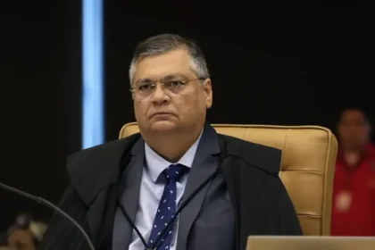 Decisão de Dino mobiliza Lulinha contra quebra de sigilo, e CPI vê afronta a Congresso