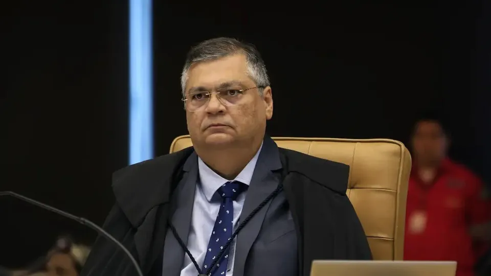 Decisão de Dino mobiliza Lulinha contra quebra de sigilo, e CPI vê afronta a Congresso