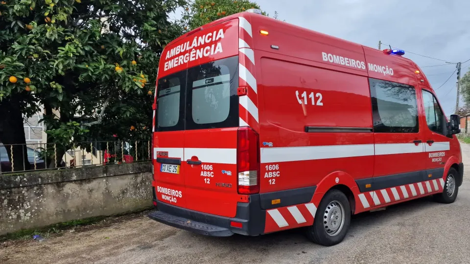 Desabamento de prédio onde funcionava asilo deixa ao menos 1 morto e 13 sob escombros em BH