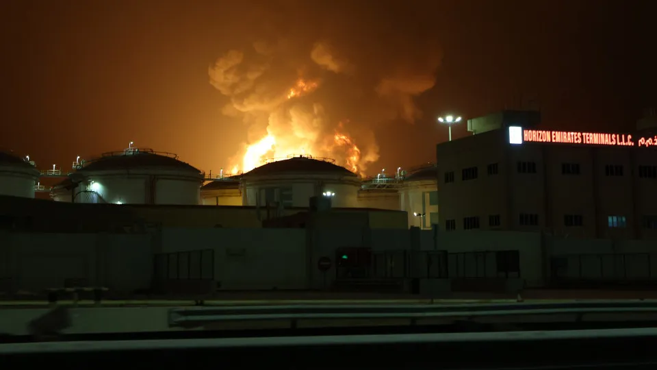 Ataque do Irã nos Emirados Árabes deixa 3 mortos e 94 feridos