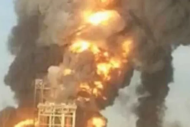 Principal refinaria do Bahrein pega fogo após ataque do Irã