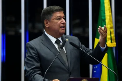 Presidente da CPI do INSS rebate Moraes e diz que comissão não vazou conversas do ministro