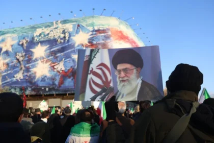 Assembleia escolheu novo líder supremo do Irã mas ainda não anunciou nome