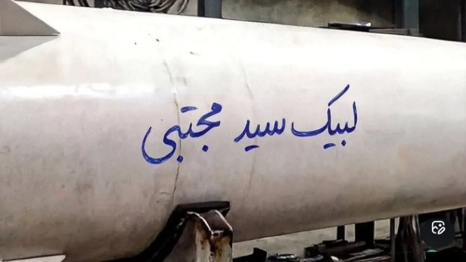 Irã envia míssil a Israel com mensagem para novo líder supremo