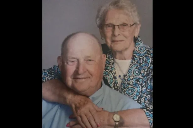 Juntos até o último suspiro: casal morre de mãos dadas após 70 anos
