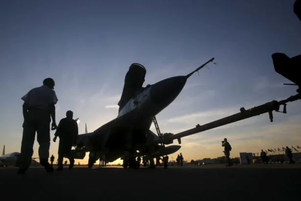 Bombardeiros dos EUA chegam a base britânica após fim de veto