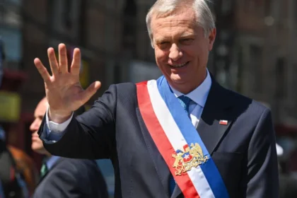 Com posse de Kast, governo mais à direita desde Pinochet tem início no Chile