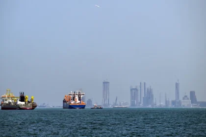 EUA alertam para ataques contra portos civis do Irã no Estreito de Hormuz