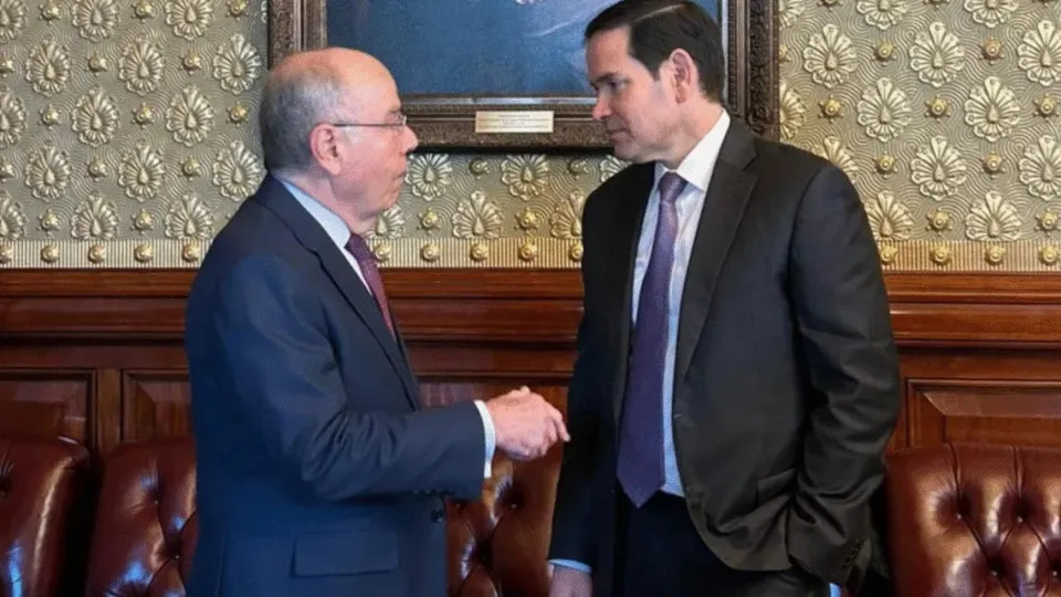 Visita de funcionário dos EUA a Bolsonaro é ingerência em ano eleitoral