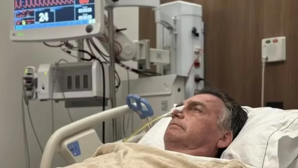 Bolsonaro é internado em UTI hospitalar com broncopneumonia bilateral