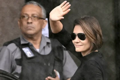 Moraes autoriza Michelle como acompanhante de Bolsonaro e determina segurança 24h no hospital