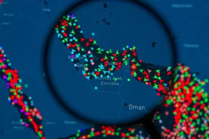 Países recusam ajuda a Trump no estreito de Hormuz; Irã ataca oleoduto