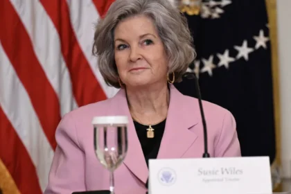 Chefe de gabinete da Casa Branca recebe diagnóstico de câncer de mama