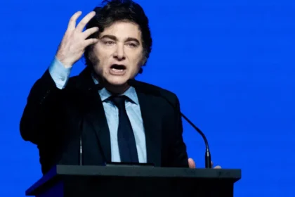 Investigações contradizem explicações de Javier Milei sobre escândalo com criptomoeda