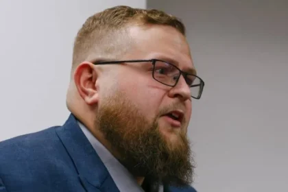 Homem estuprado pela mãe teme que o irmão possa ser seu filho