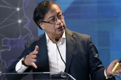 Petro sugere que Equador lançou bombas na Colômbia; Noboa nega ação