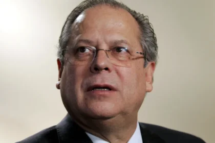 Dirceu ataca Flávio, rejeita