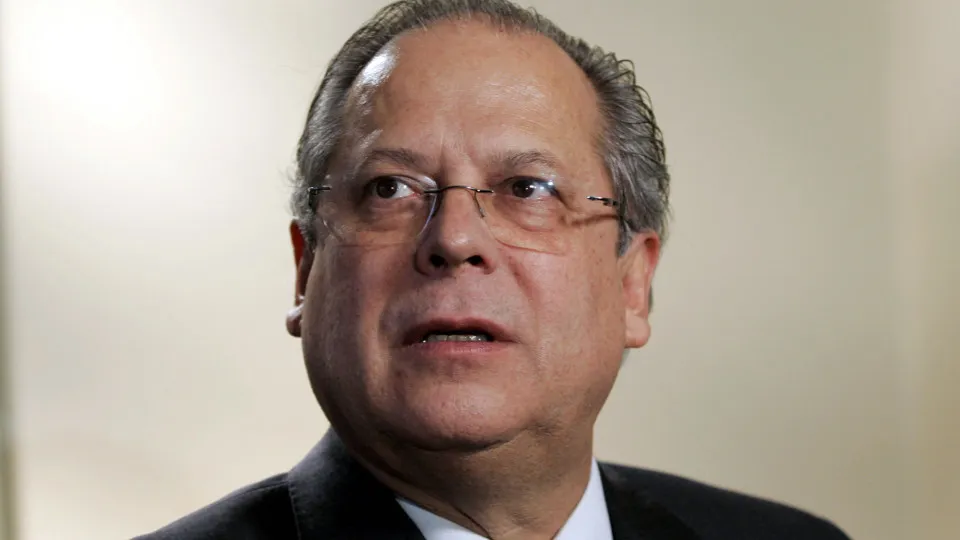 Dirceu ataca Flávio, rejeita