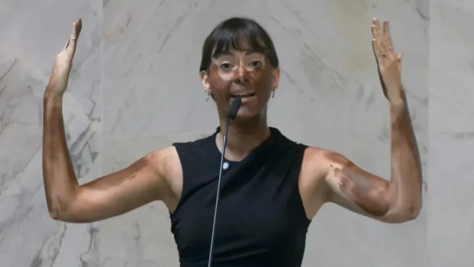 Deputada Fabiana Bolsonaro faz