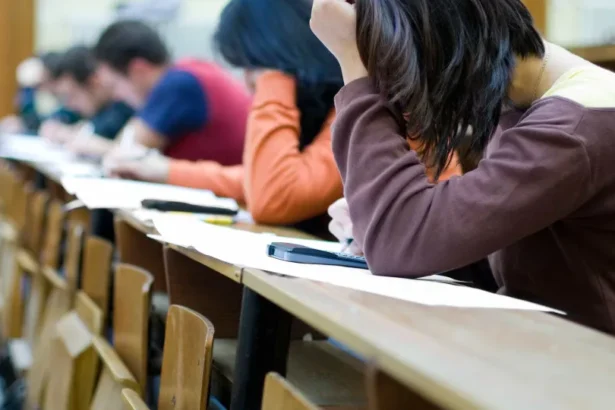 4 em cada 10 alunos de graduação EAD desistem de estudar; número é o maior desde 2014