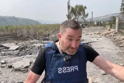 Jornalista escapa de míssil durante reportagem no sul do Líbano