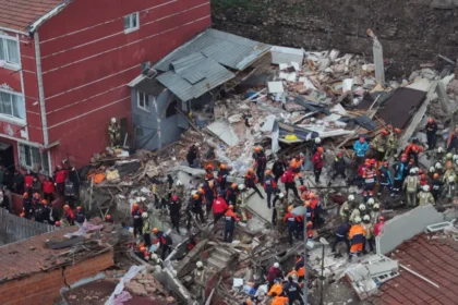 Dois edifícios colapsam após explosão de gás em Istambul