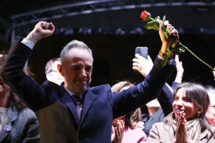 França vai às urnas e mantém domínio da esquerda nas grandes cidades