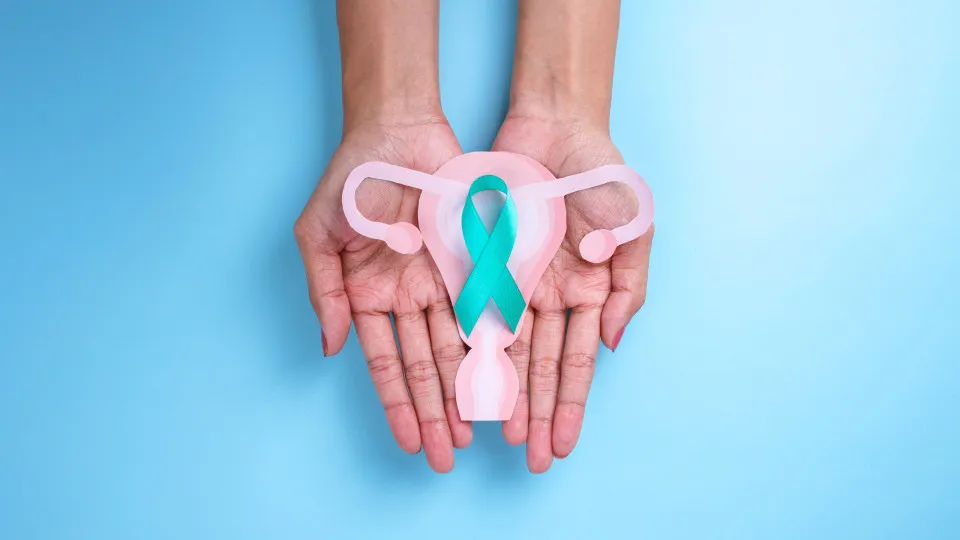 Câncer de colo do útero matou 20 mulheres por dia em 2025 no Brasil