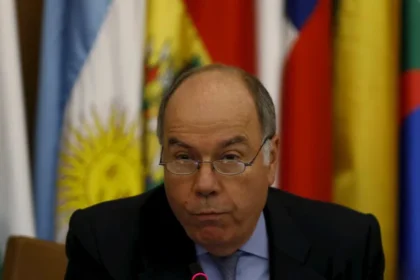 Mauro Vieira conversa com chanceler do Irã sobre guerra no Oriente Médio