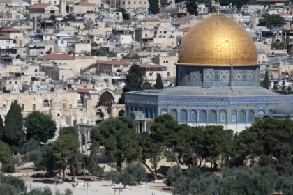 Polícia israelense impede cardeal de Jerusalém de celebrar missa na igreja do Santo Sepulcro